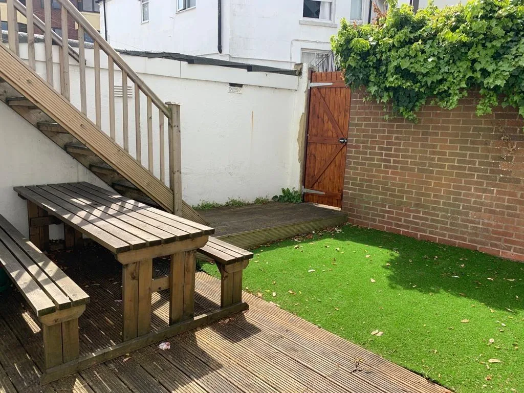 6 bedroom terraced house for rent