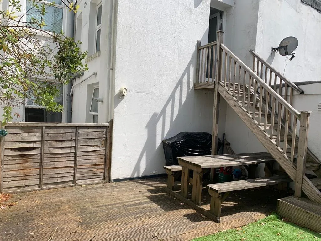 6 bedroom terraced house for rent