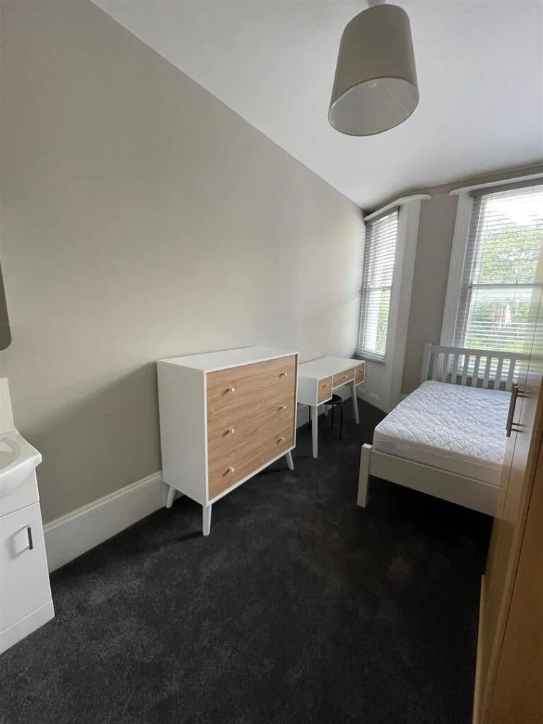 6 bedroom terraced house for rent