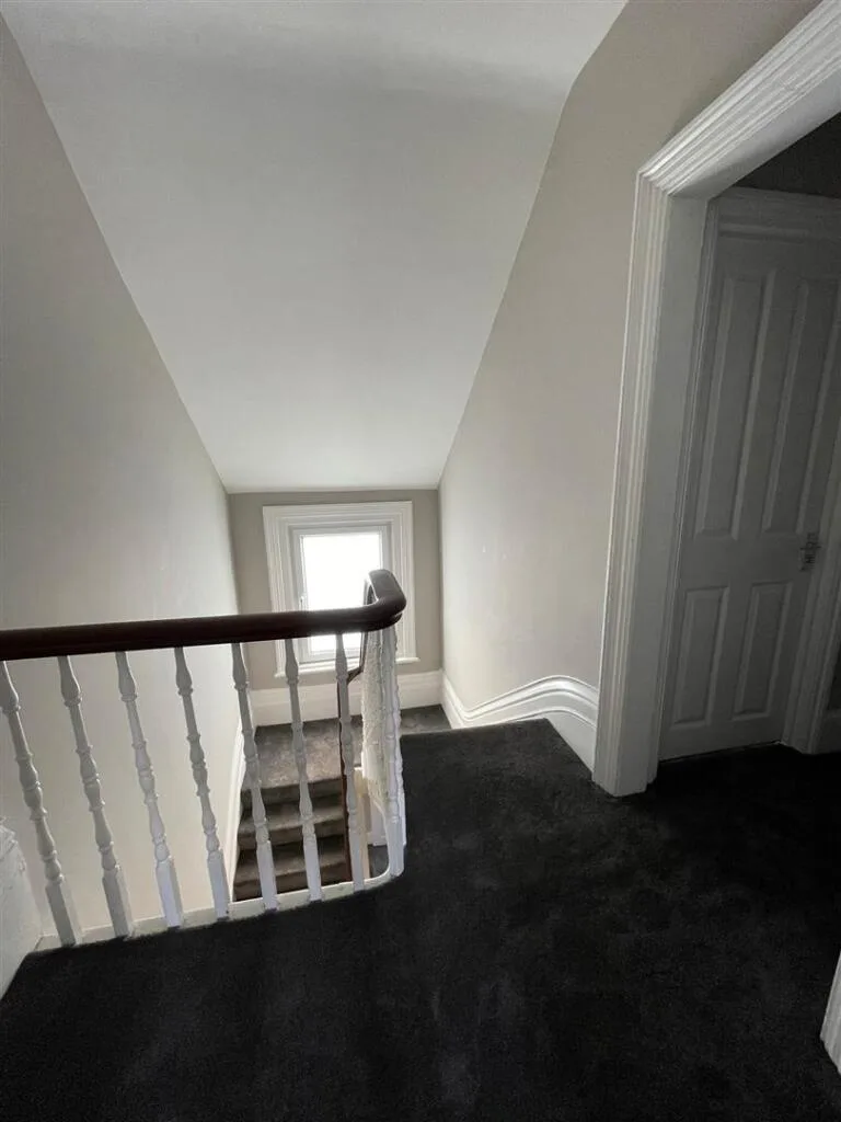 6 bedroom terraced house for rent