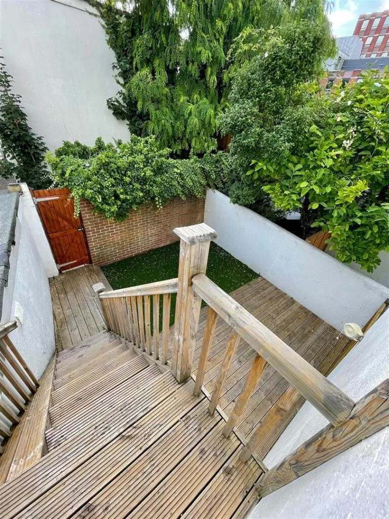 6 bedroom terraced house for rent