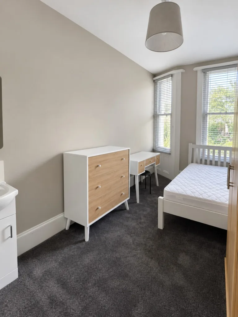 6 bedroom terraced house for rent