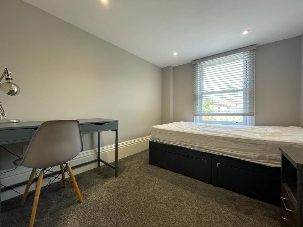 6 bedroom terraced house for rent