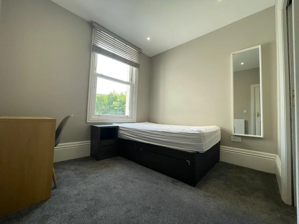 6 bedroom terraced house for rent