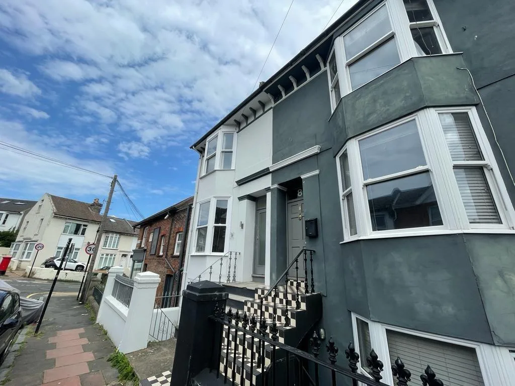 6 bedroom terraced house for rent