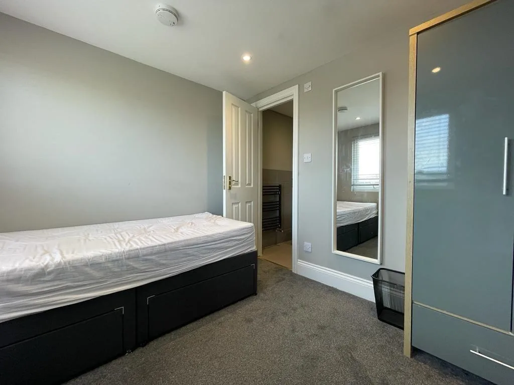 6 bedroom terraced house for rent