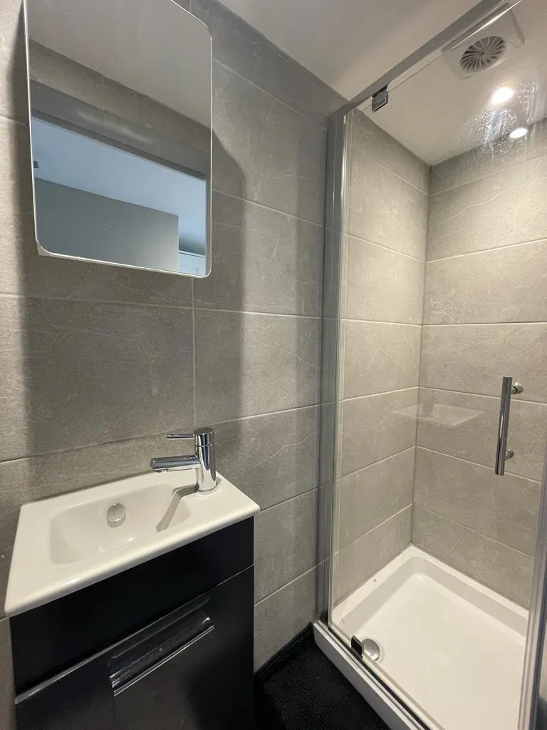 6 bedroom terraced house for rent