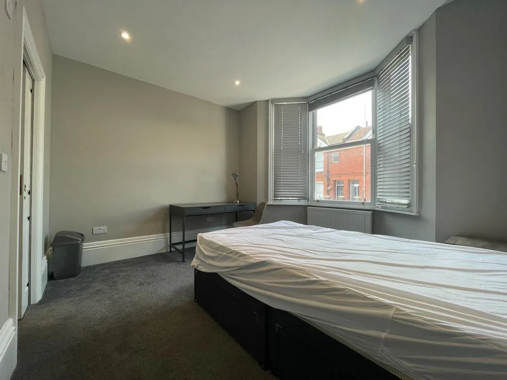 6 bedroom terraced house for rent