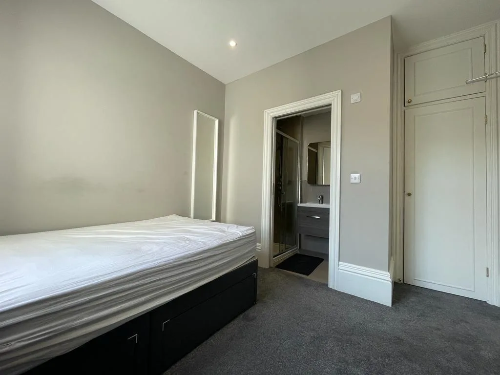 6 bedroom terraced house for rent