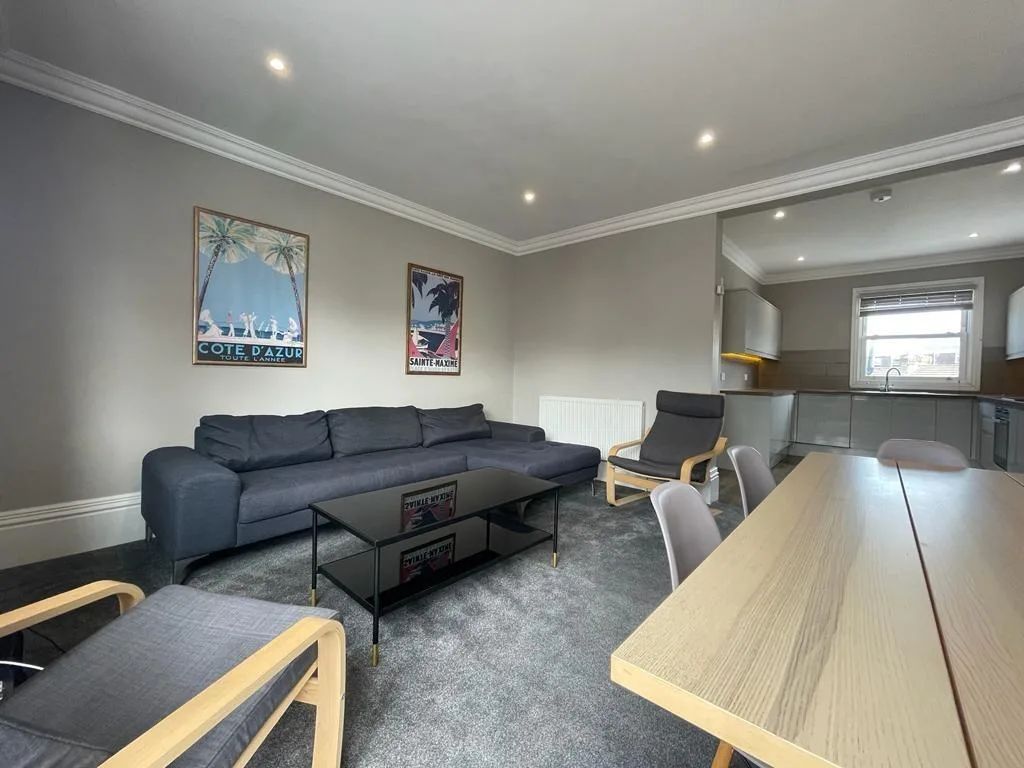 6 bedroom terraced house for rent