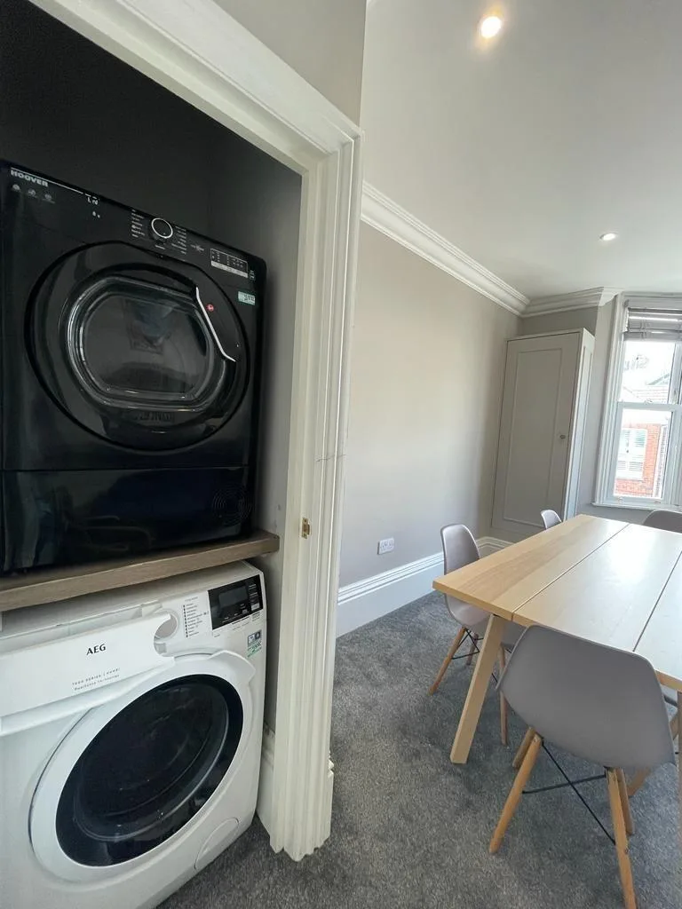 6 bedroom terraced house for rent