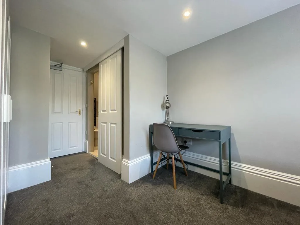 6 bedroom terraced house for rent