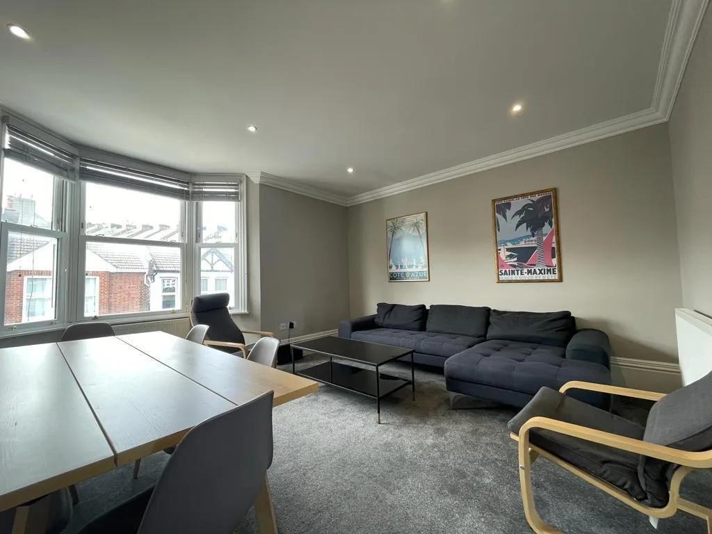 6 bedroom terraced house for rent