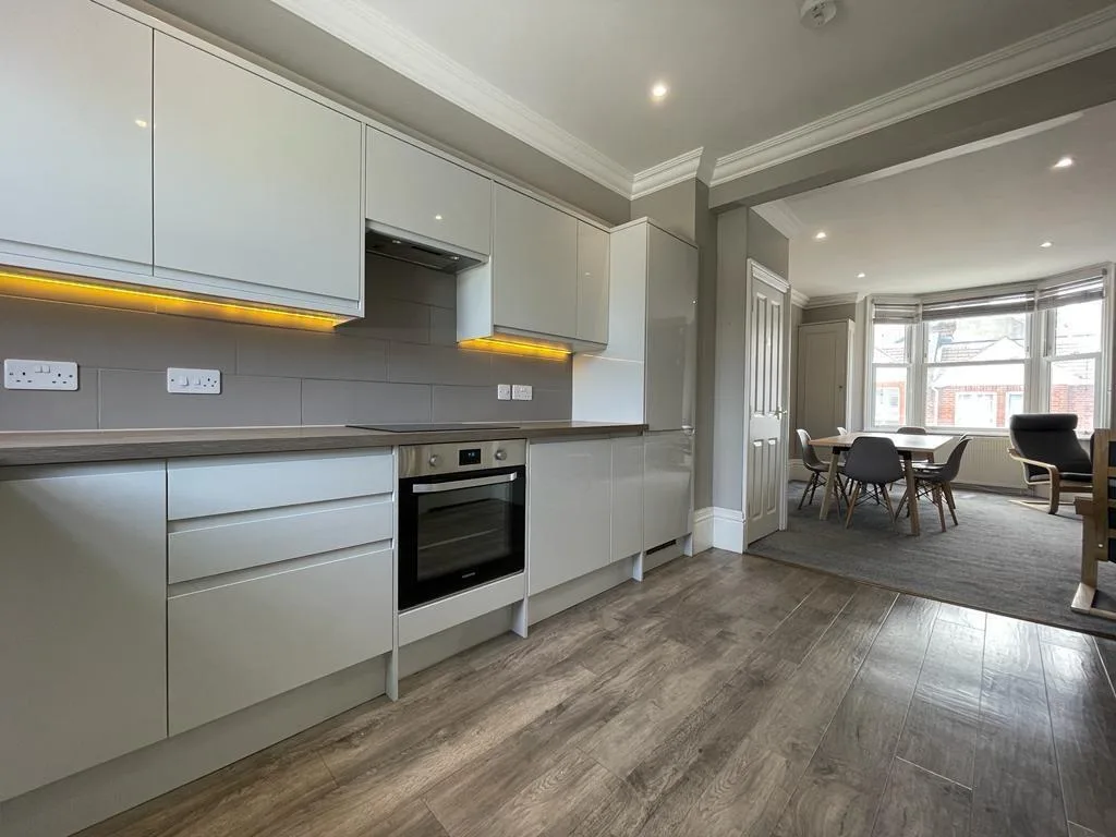 6 bedroom terraced house for rent