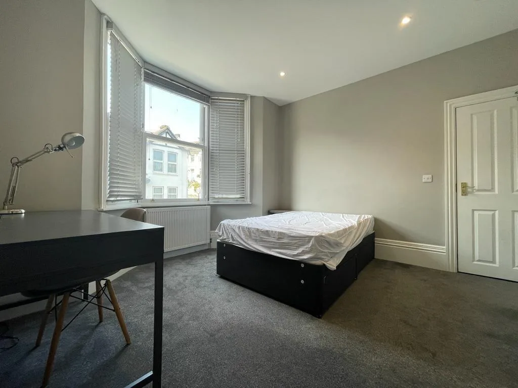 6 bedroom terraced house for rent