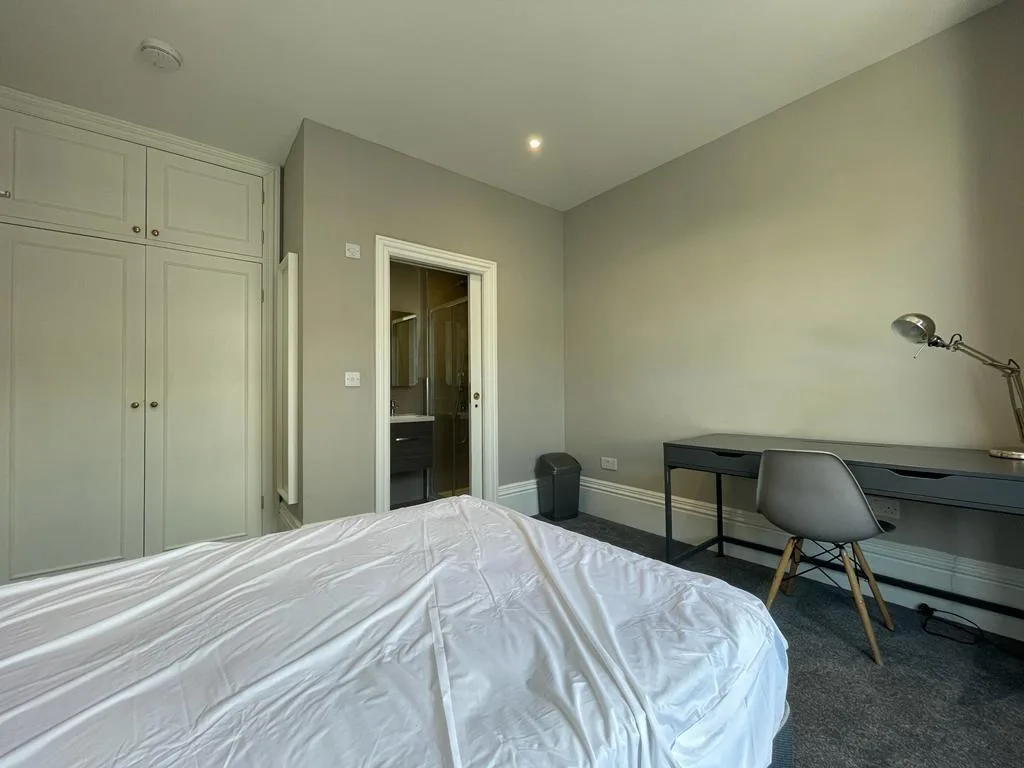 6 bedroom terraced house for rent