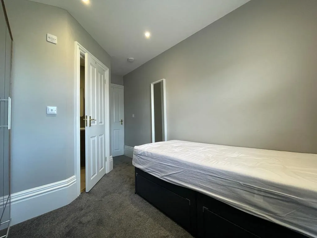 6 bedroom terraced house for rent