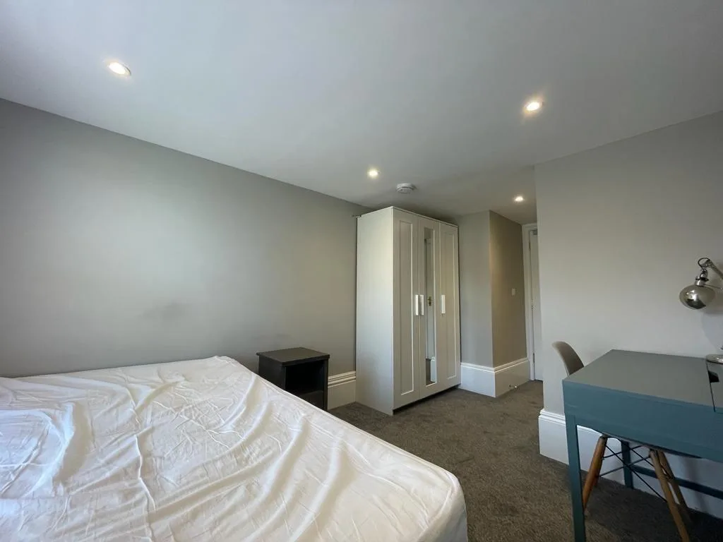 6 bedroom terraced house for rent