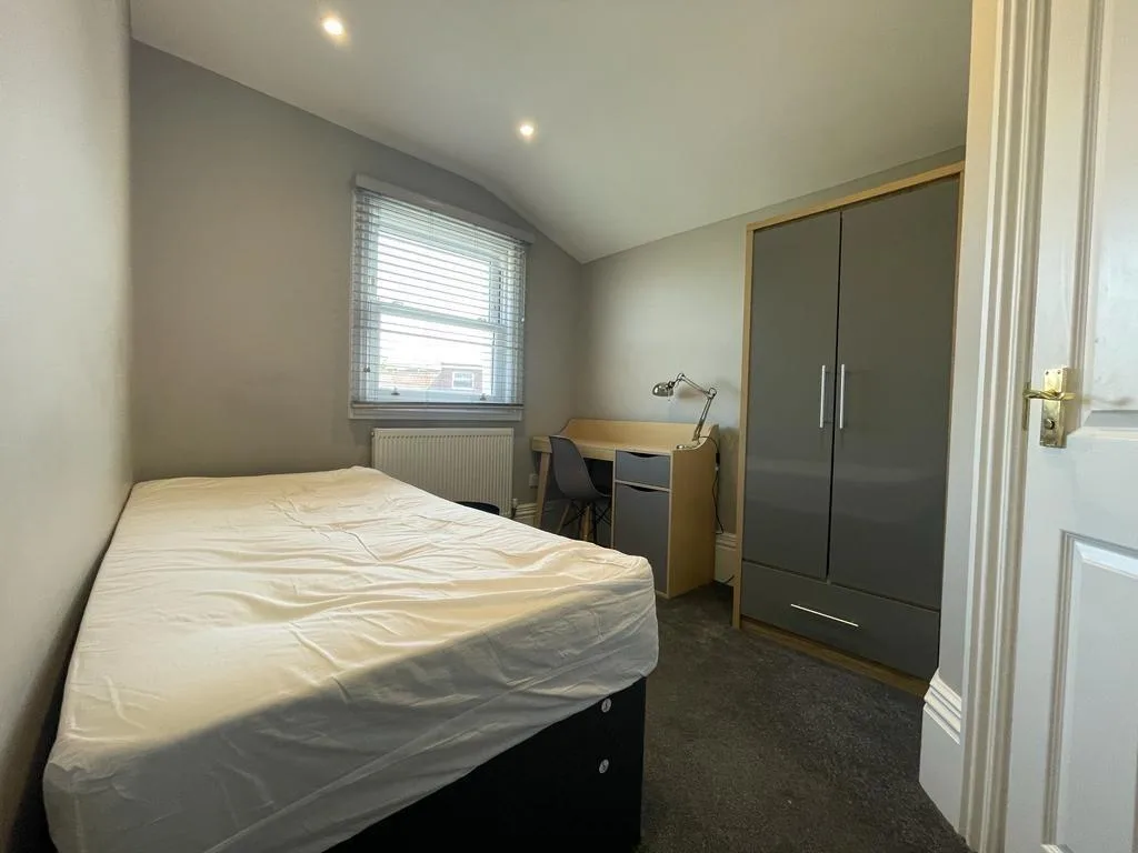 6 bedroom terraced house for rent