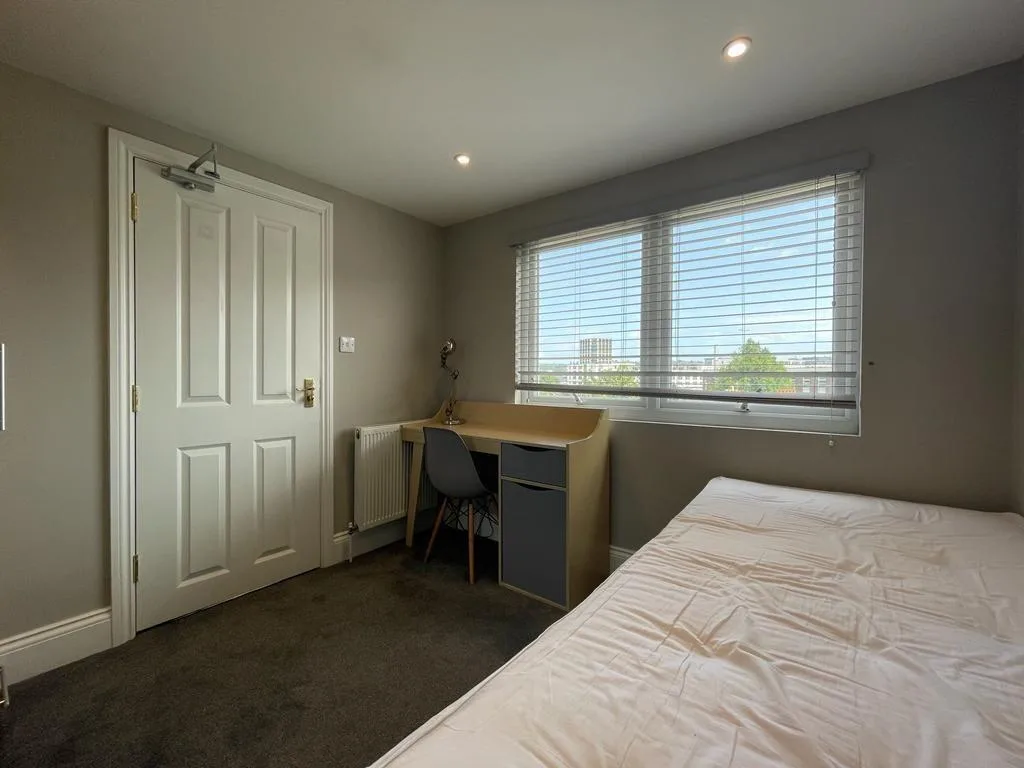 6 bedroom terraced house for rent