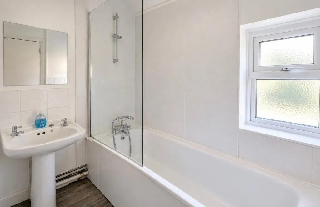 6 bedroom detached house for rent
