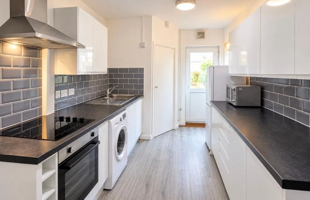 6 bedroom detached house for rent