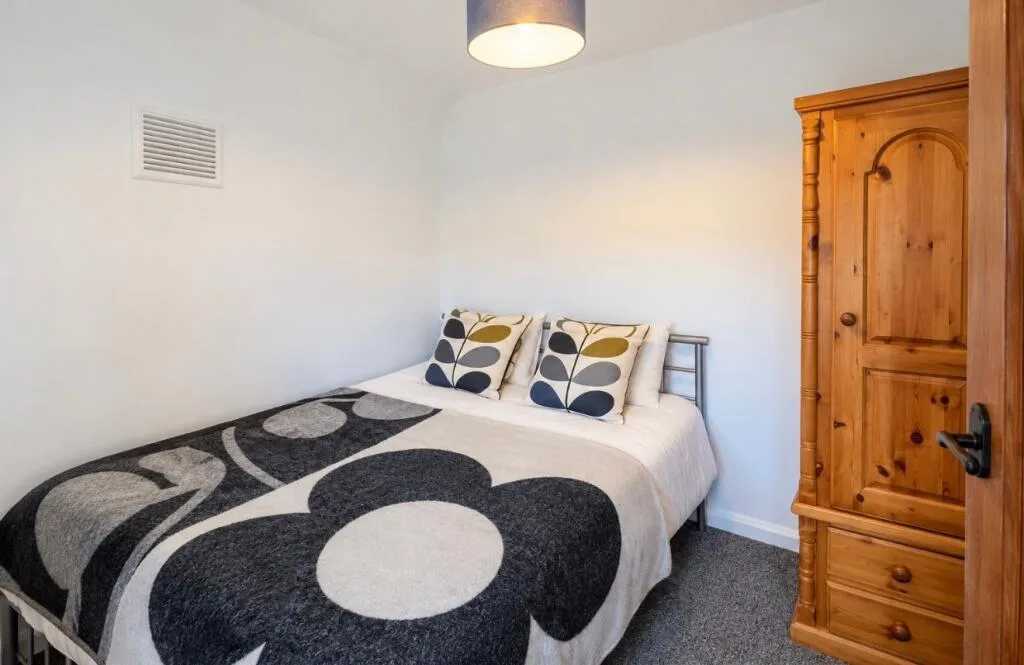 6 bedroom detached house for rent