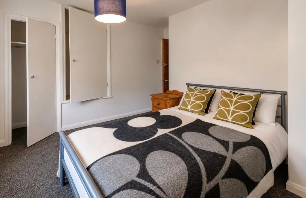 6 bedroom detached house for rent