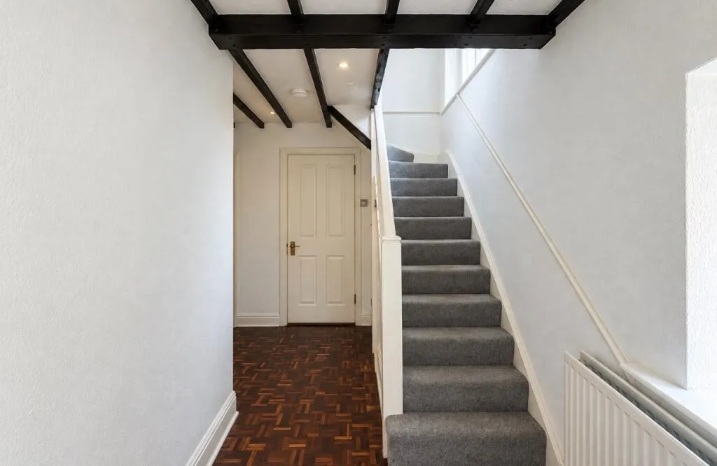 5 bedroom detached house for rent