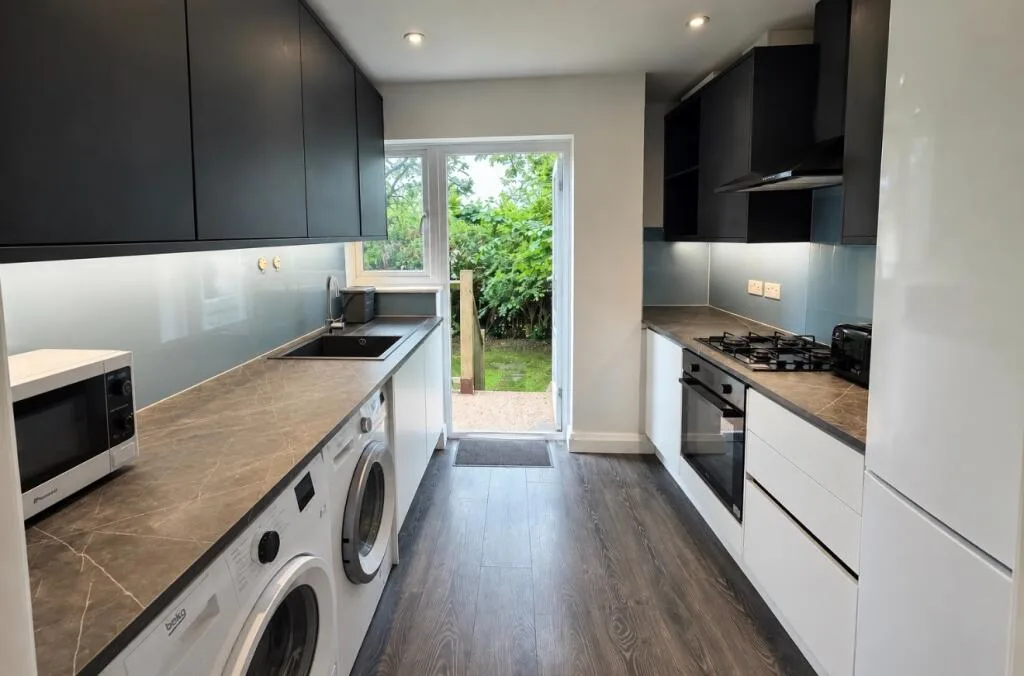 5 bedroom detached house for rent