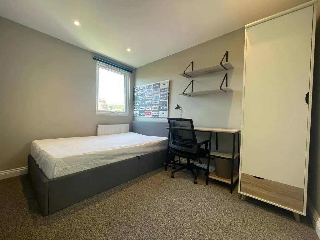 5 bedroom terraced house for rent