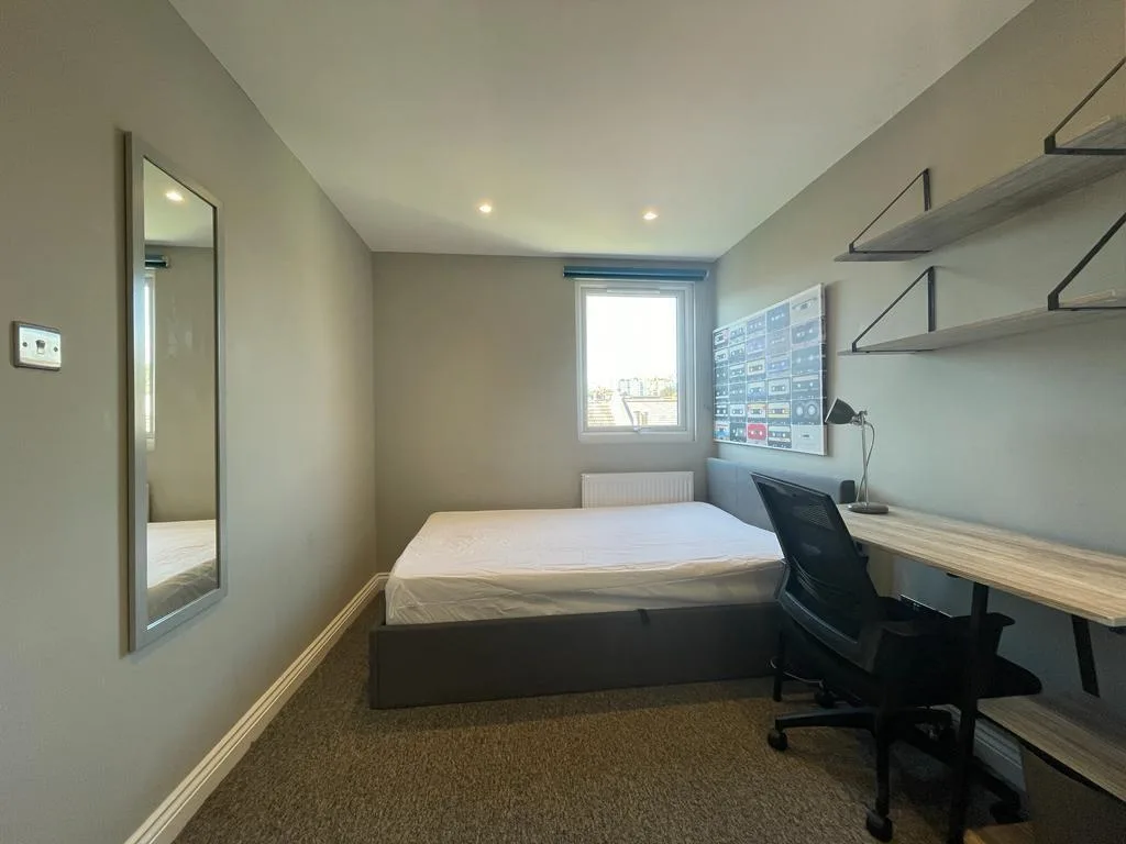 5 bedroom terraced house for rent