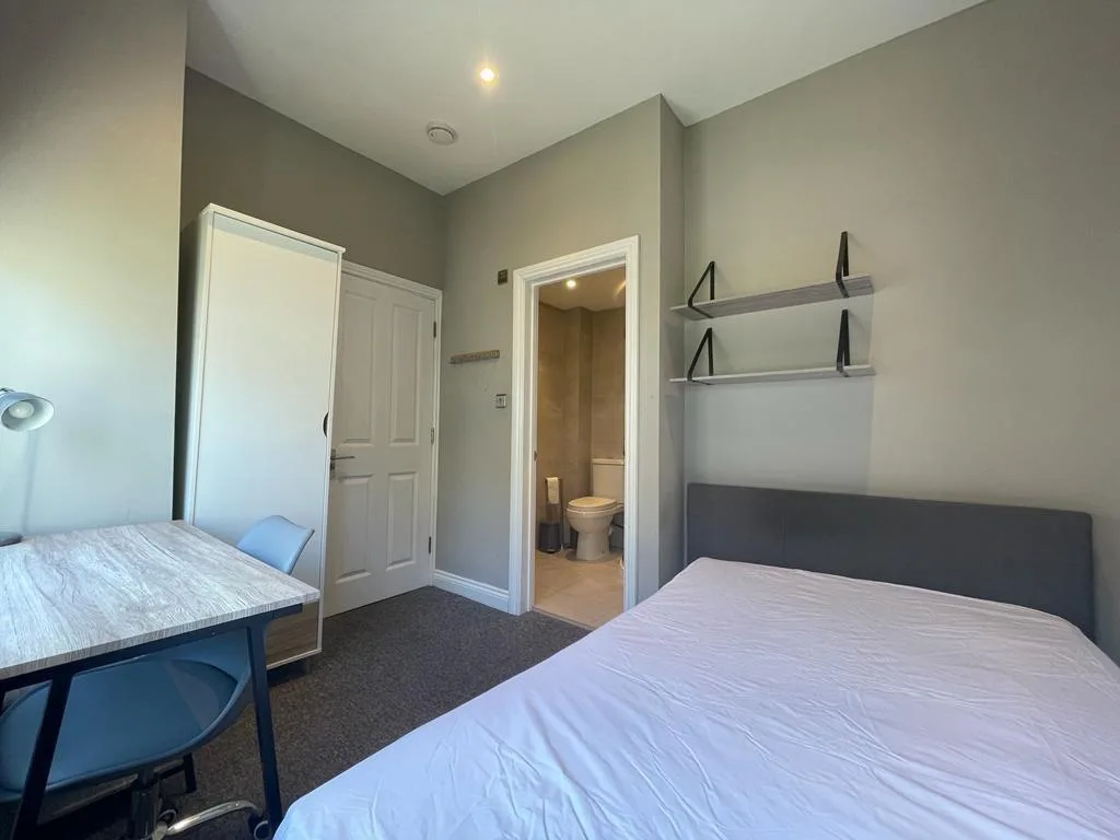 5 bedroom terraced house for rent