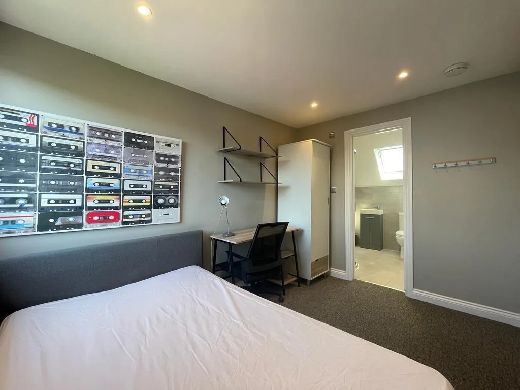 5 bedroom terraced house for rent