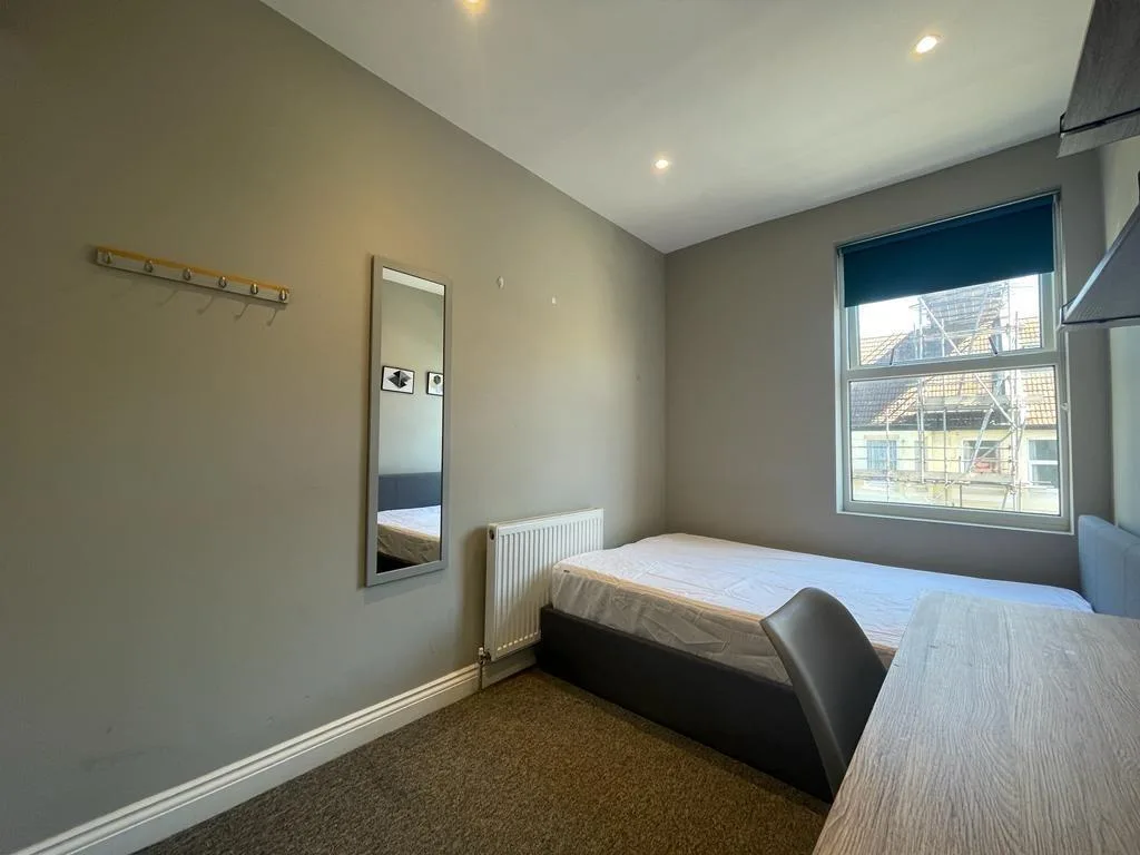 5 bedroom terraced house for rent