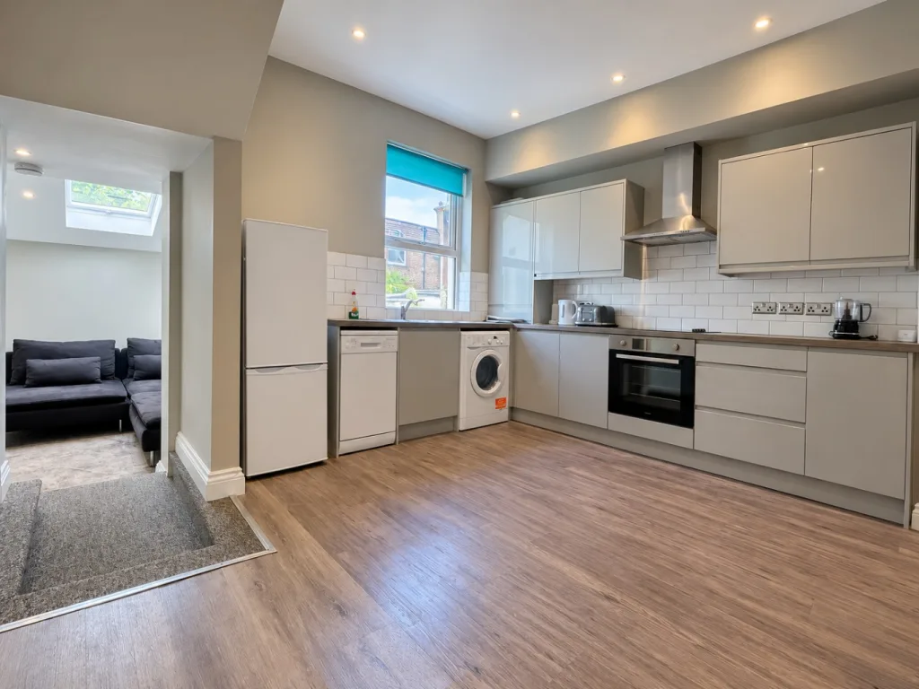 5 bedroom terraced house for rent