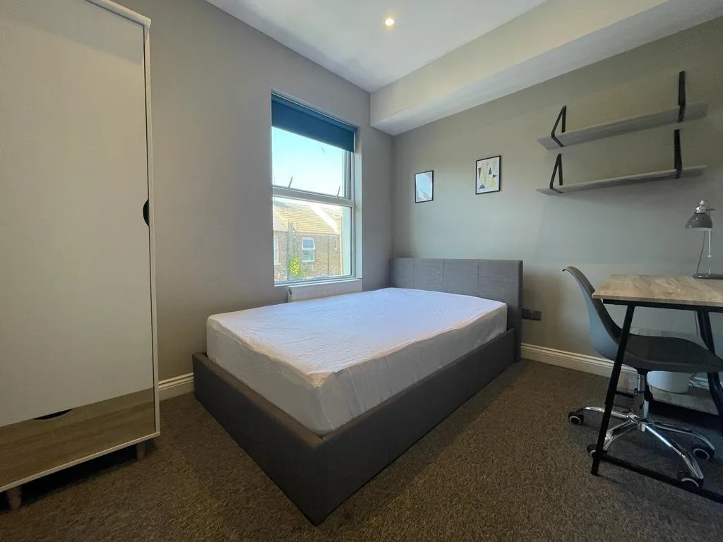 5 bedroom terraced house for rent