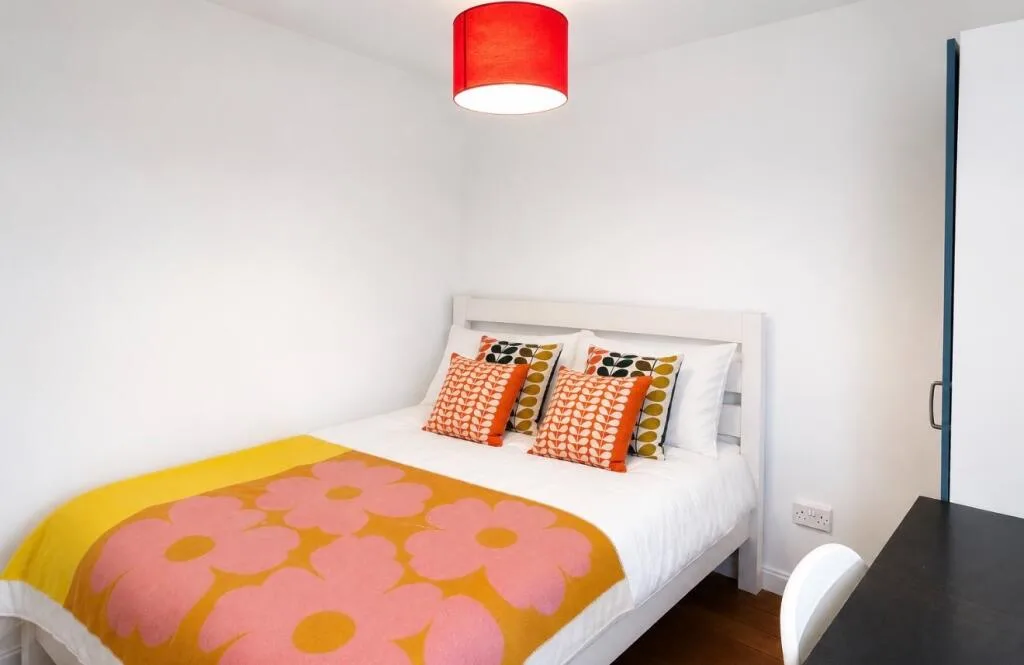 5 bedroom semi-detached house for rent