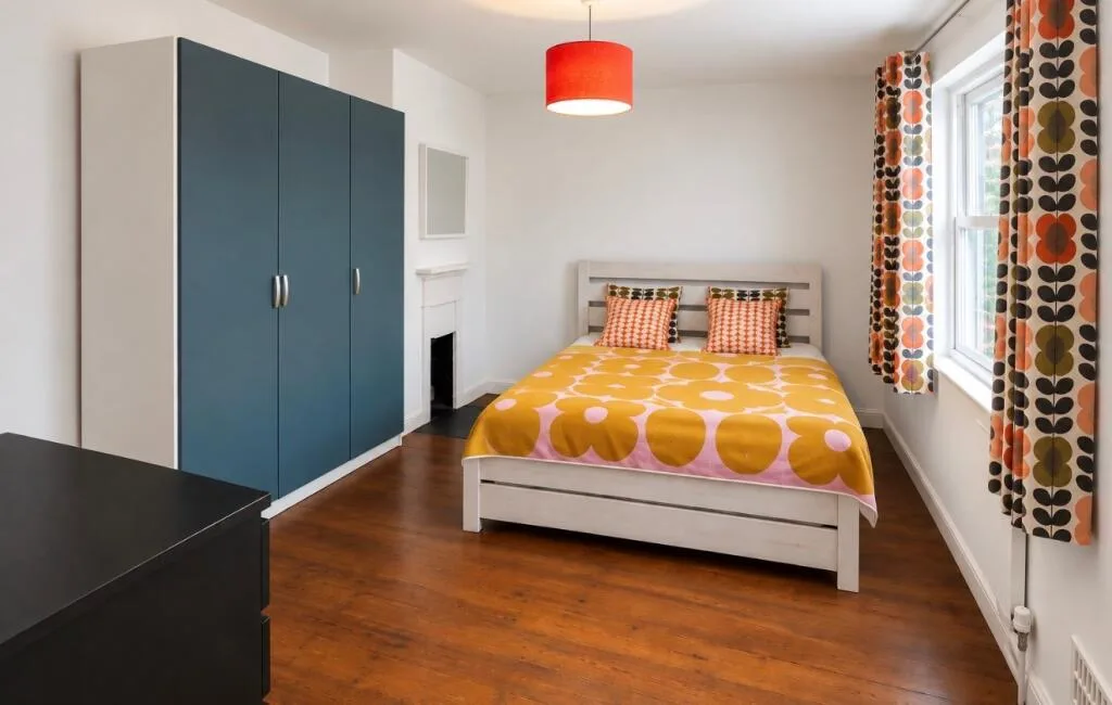 5 bedroom semi-detached house for rent