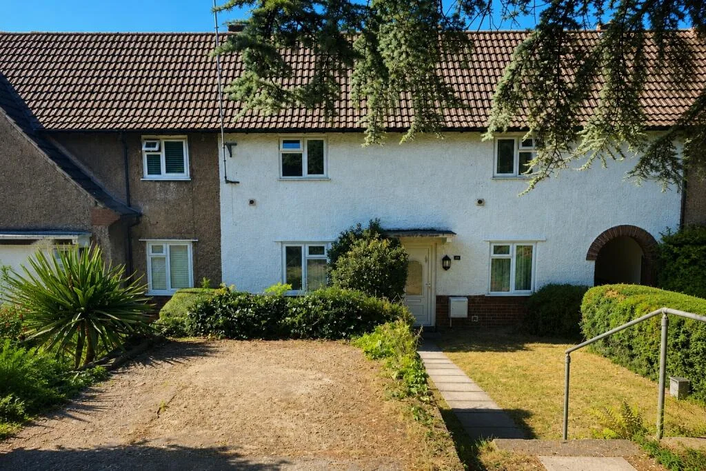 5 bedroom semi-detached house for rent