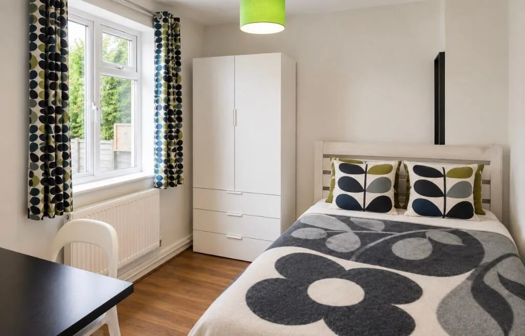 5 bedroom semi-detached house for rent
