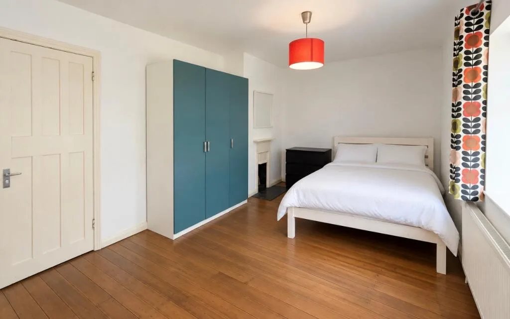 5 bedroom semi-detached house for rent