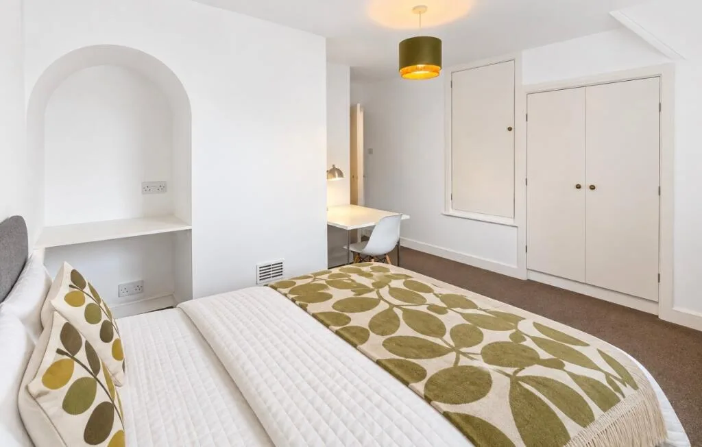 5 bedroom detached house for rent