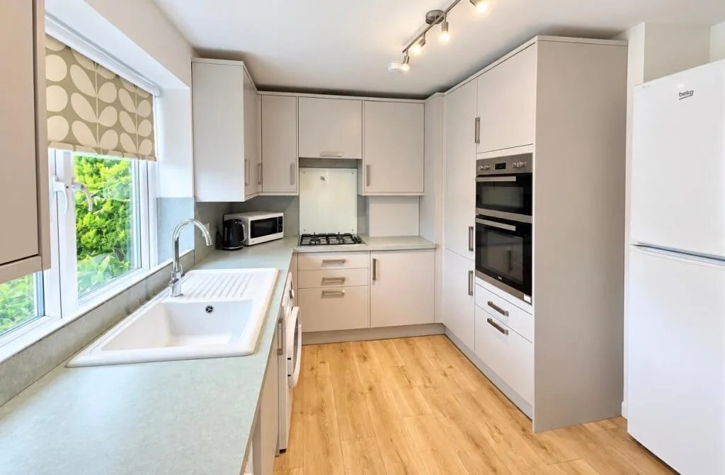 5 bedroom detached house for rent