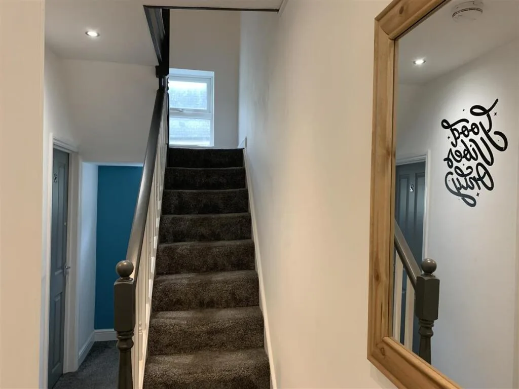 5 bedroom terraced house for rent