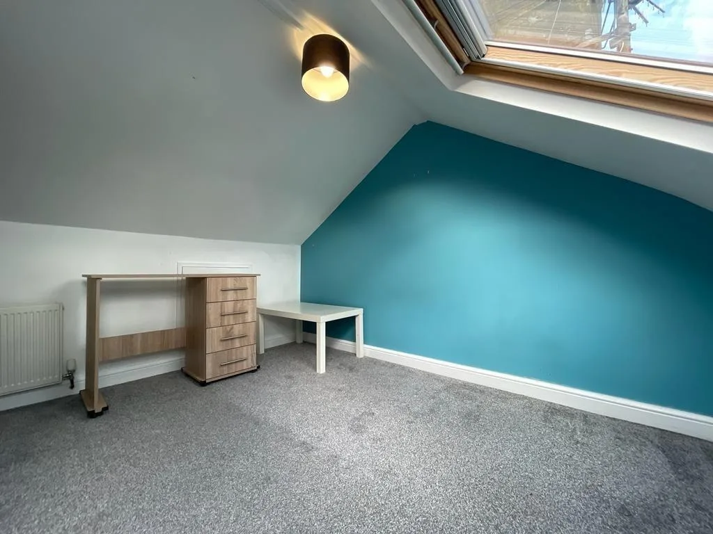 5 bedroom terraced house for rent