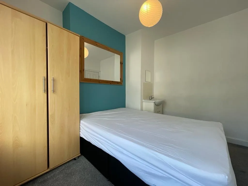 5 bedroom terraced house for rent