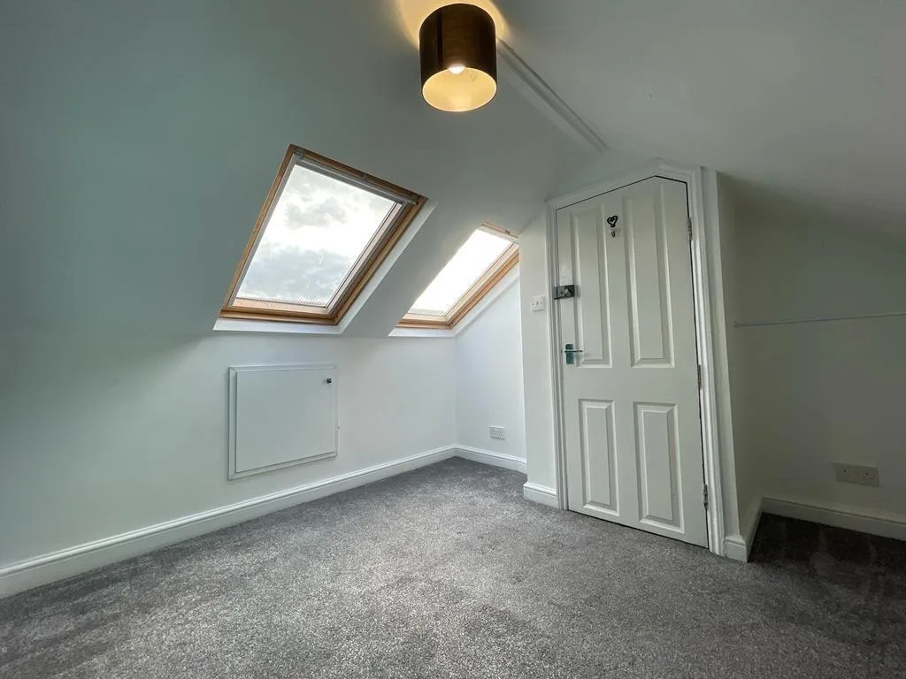 5 bedroom terraced house for rent