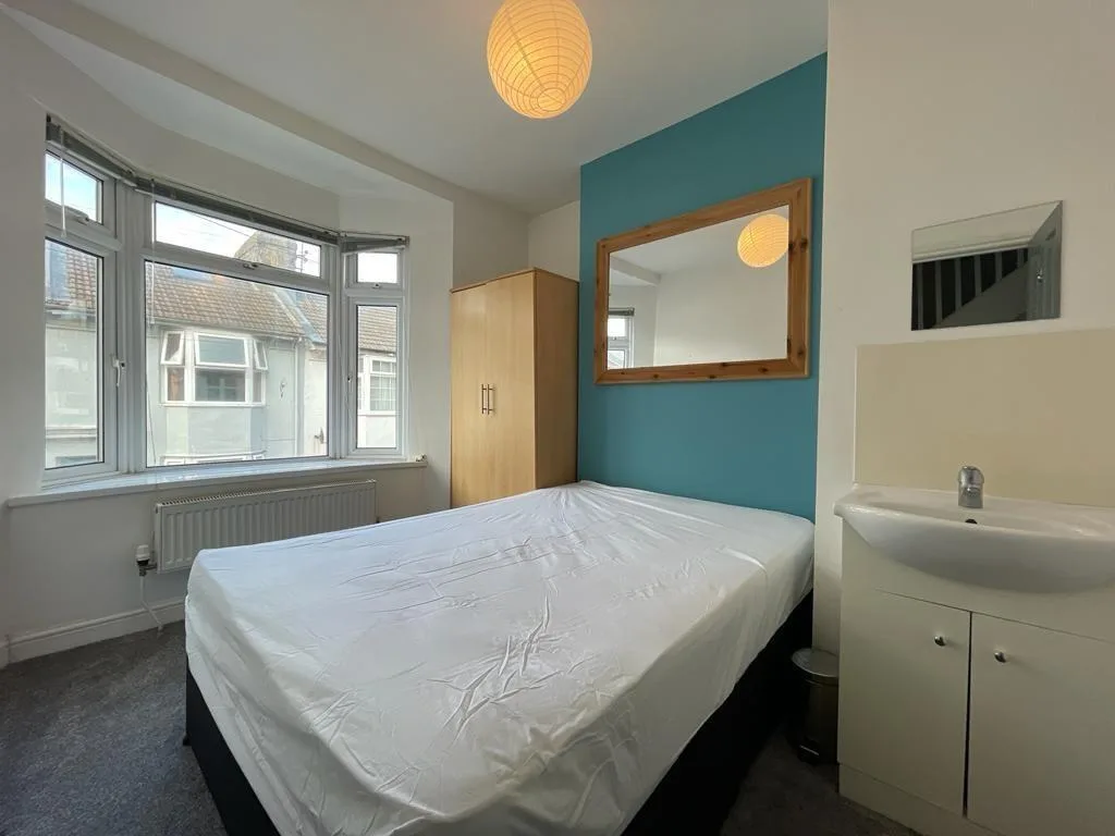 5 bedroom terraced house for rent