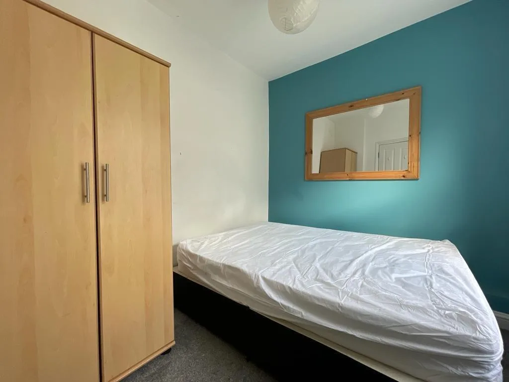 5 bedroom terraced house for rent
